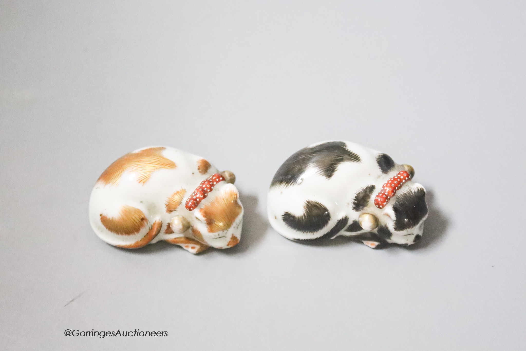 Two Kutani porcelain cat models, width 5cm